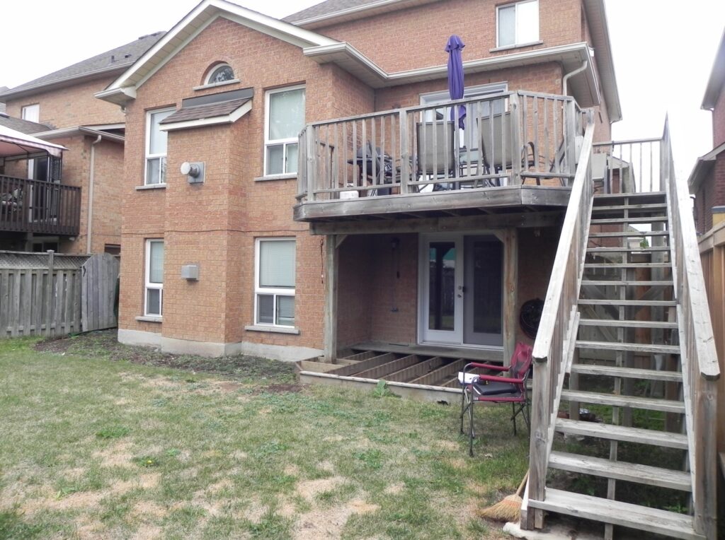 Joliette-Deck-Before-Stairs